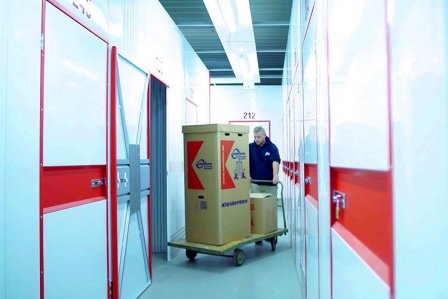 Mitarbeiter im Lager